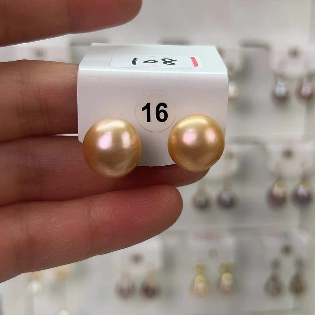 芙***宝非金属巴洛克花瓣耳饰