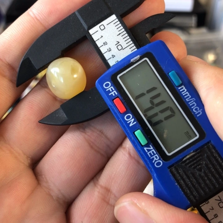 蜜蜡珠宝奇石未镶嵌