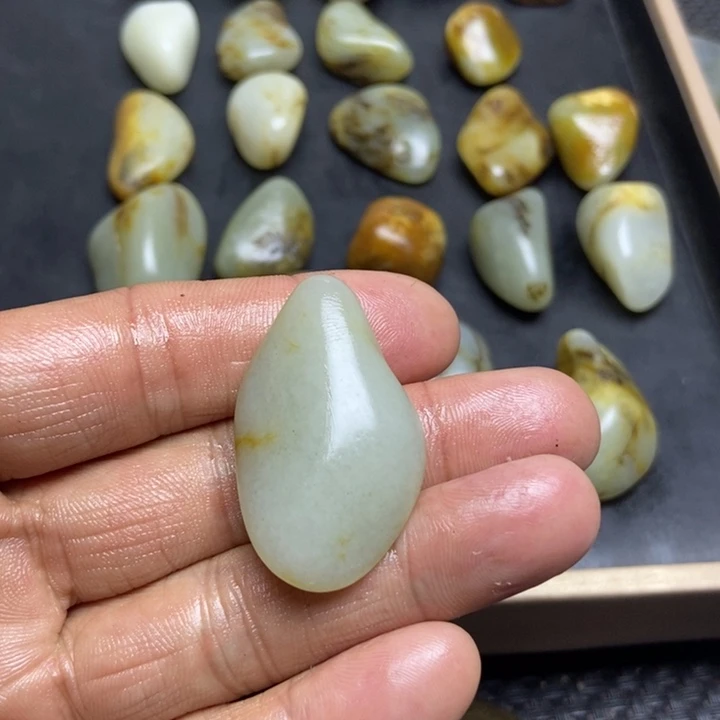 名***剑和田玉（糖玉）未镶嵌珠宝奇石
