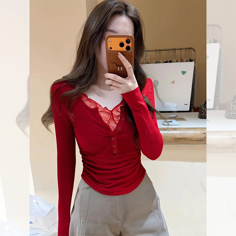 新款潮牌女装小众炸街高级感秋冬款红色花边蕾丝v领长袖T恤小上衣