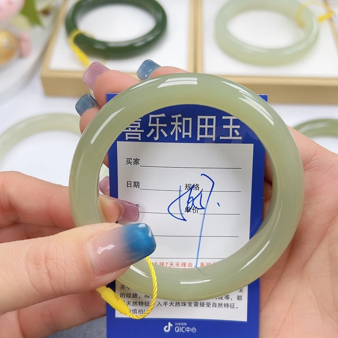 和田玉未镶嵌手镯