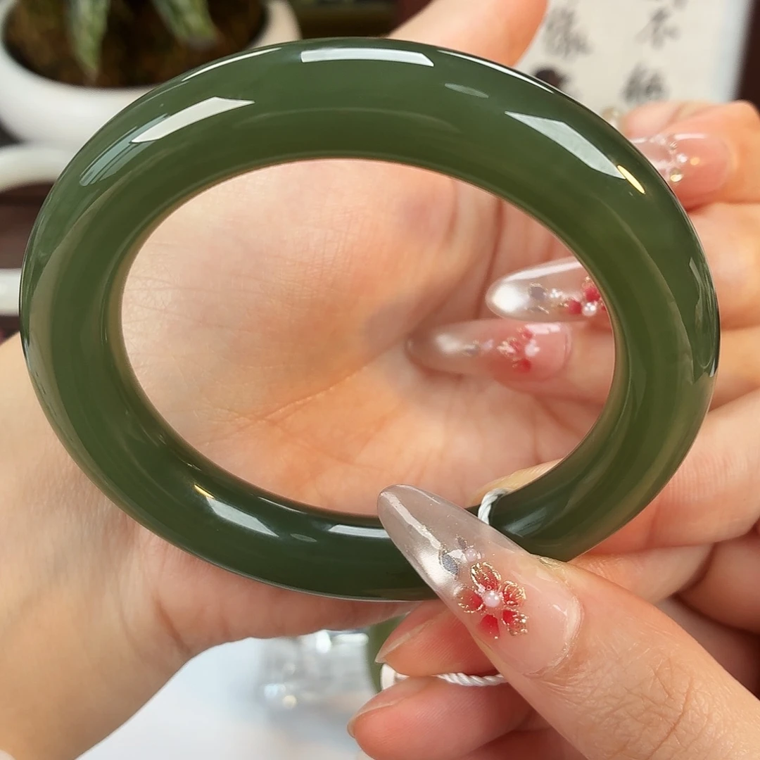 和田玉未镶嵌手镯