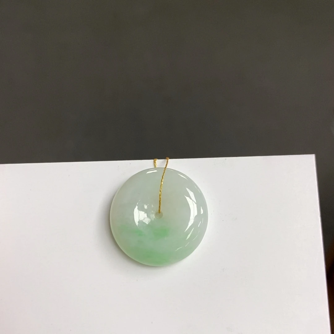 翡翠未镶嵌颈饰平安扣