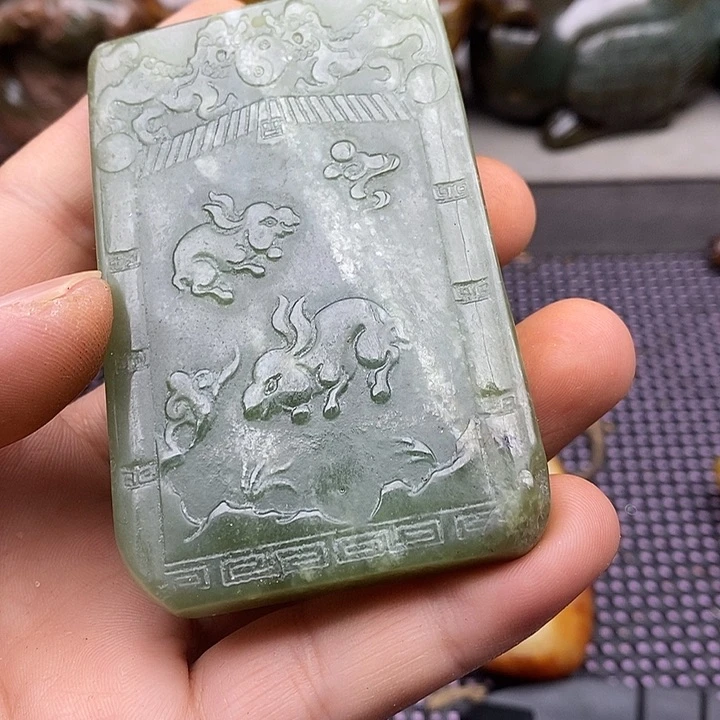 未镶嵌蛇纹石玉颈饰