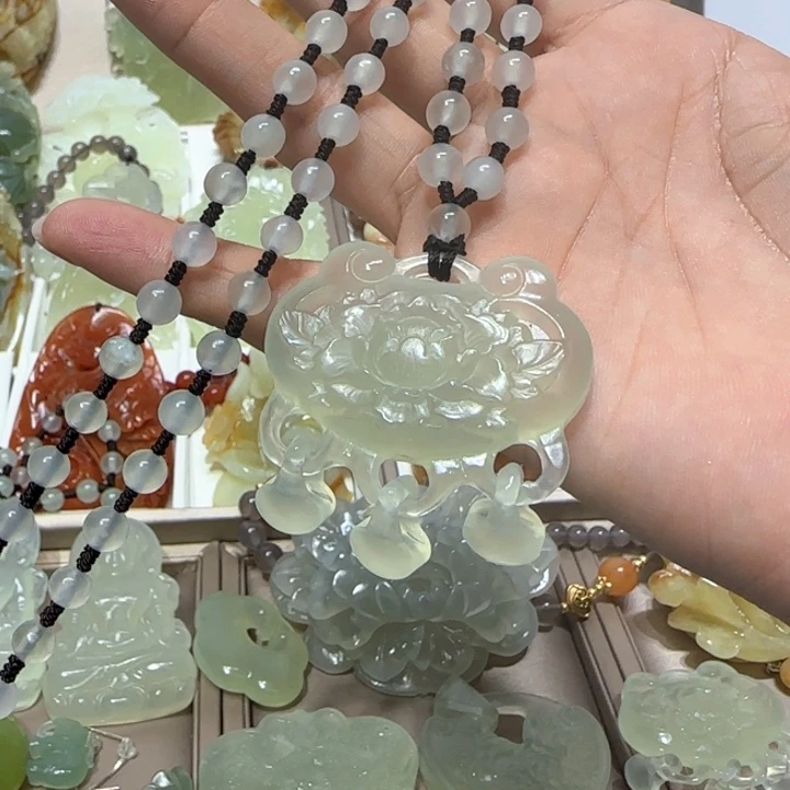 蛇纹石玉吊坠未镶嵌