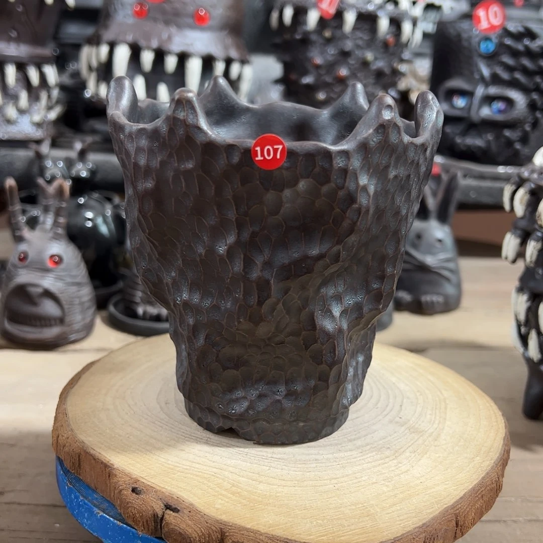 107号，手捏手刻有微小手工制作痕迹，内口10.5外高12.5