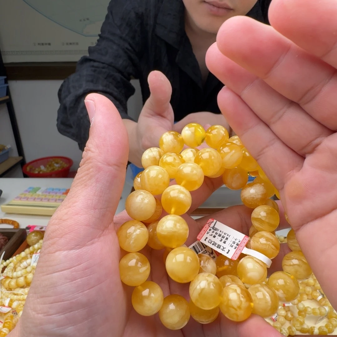 琥珀未镶嵌裸石多样性发其一