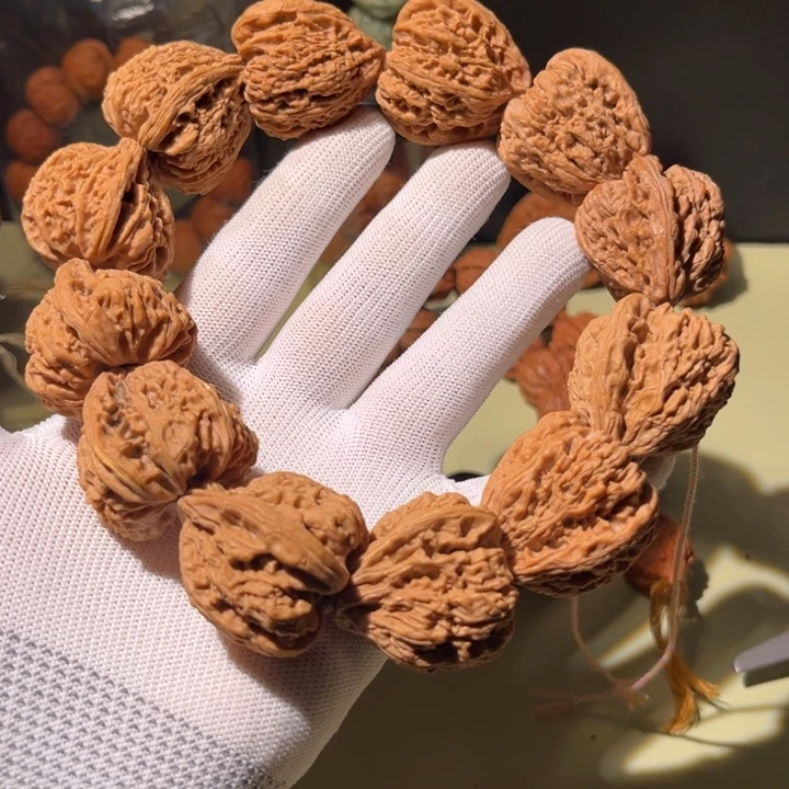 手串文玩核桃…………55