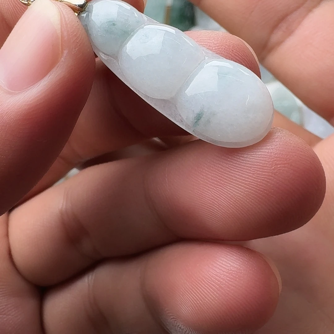 翡翠未镶嵌颈饰80