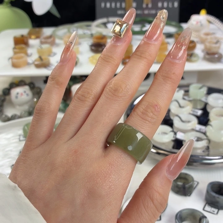 和田玉（糖玉）未镶嵌戒指j210果绿直切17.2