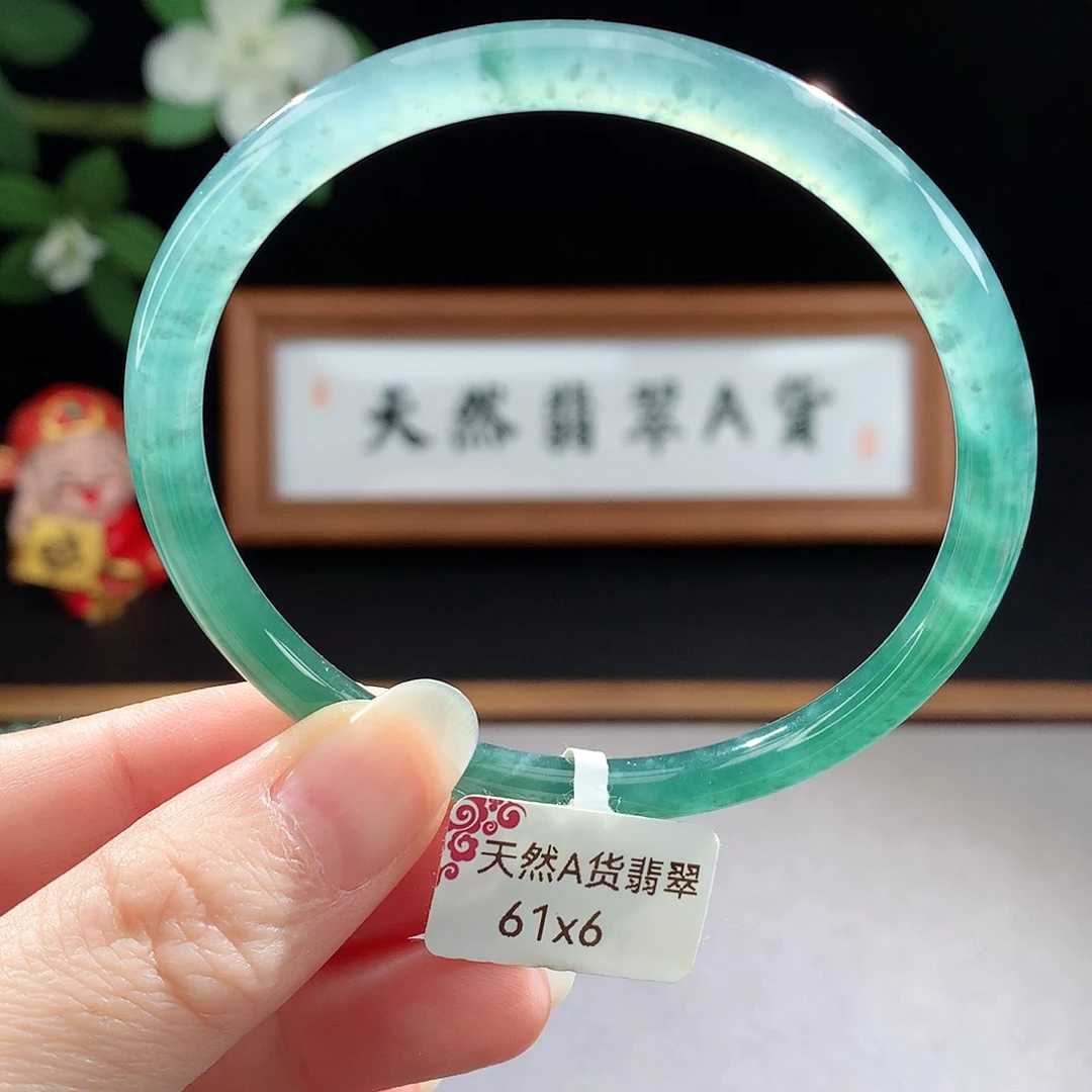 未镶嵌手镯（圆镯）翡翠