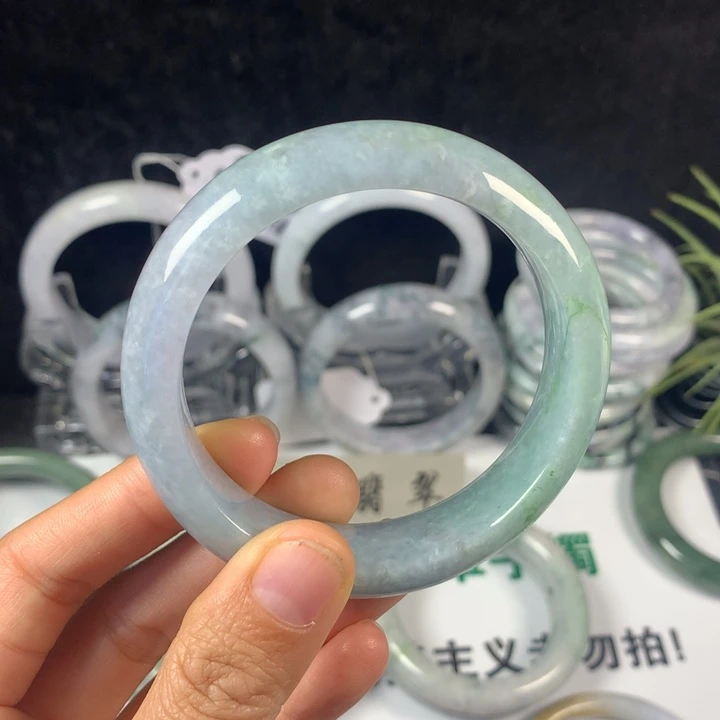 翡翠未镶嵌手镯55号。55