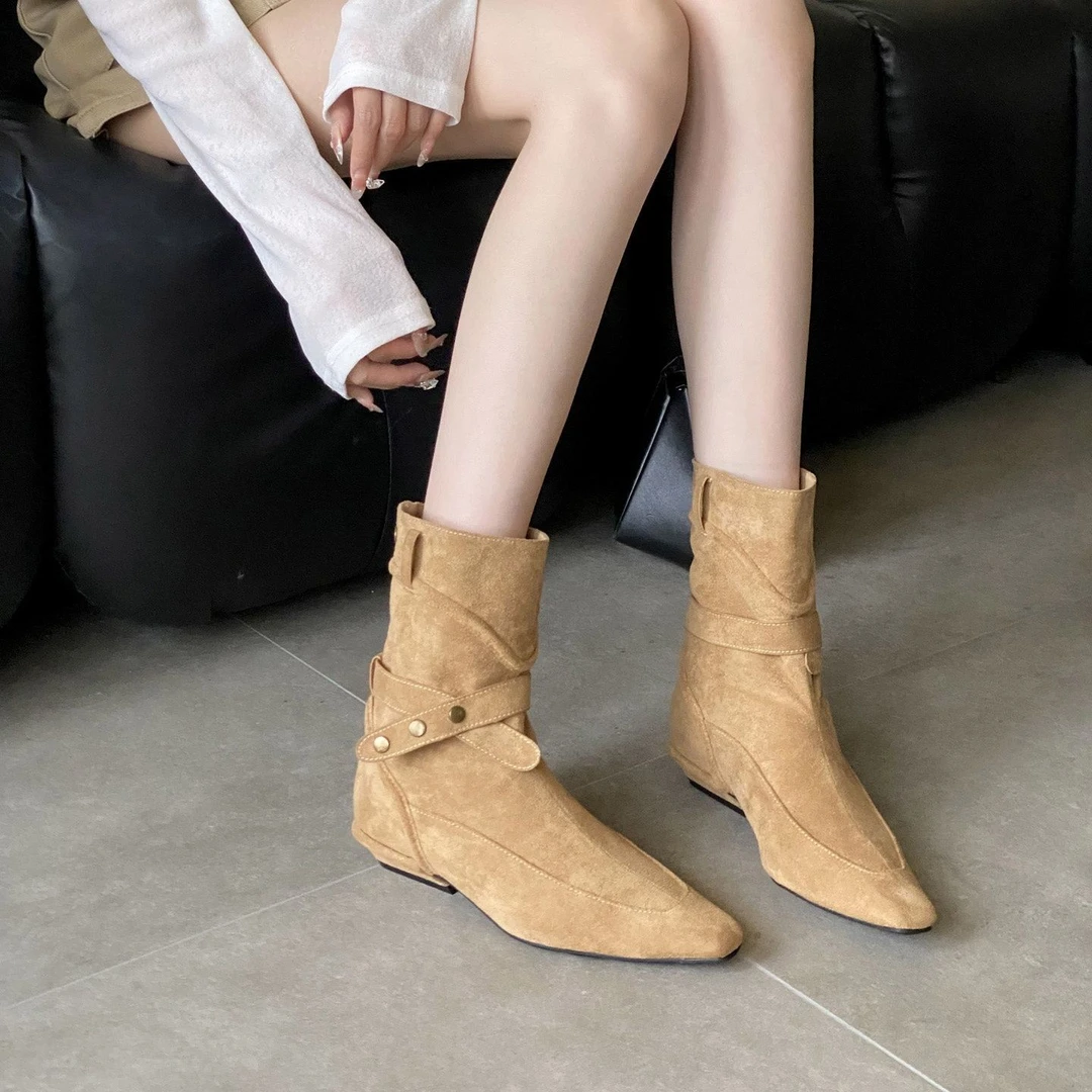 复古马丁靴女款2025新款英伦风铆钉西部牛仔靴宽筒靴尖头平底短靴