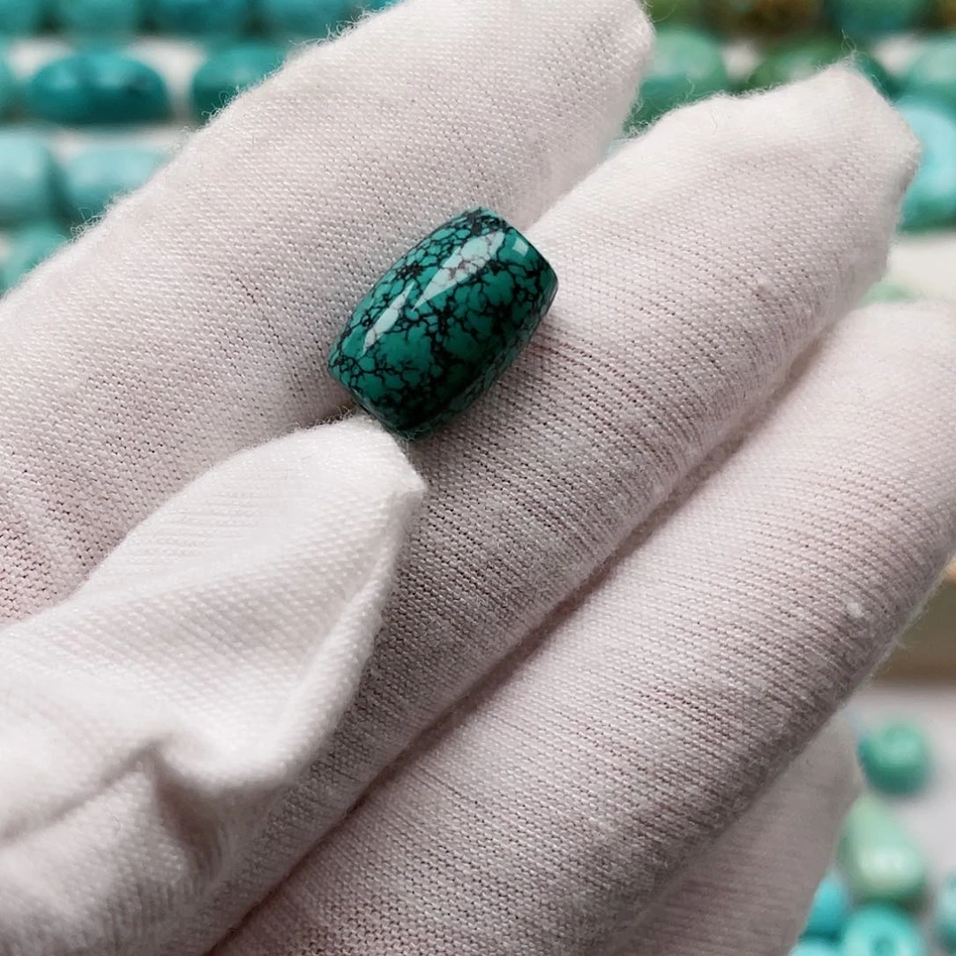 绿松石配饰未镶嵌吴***?