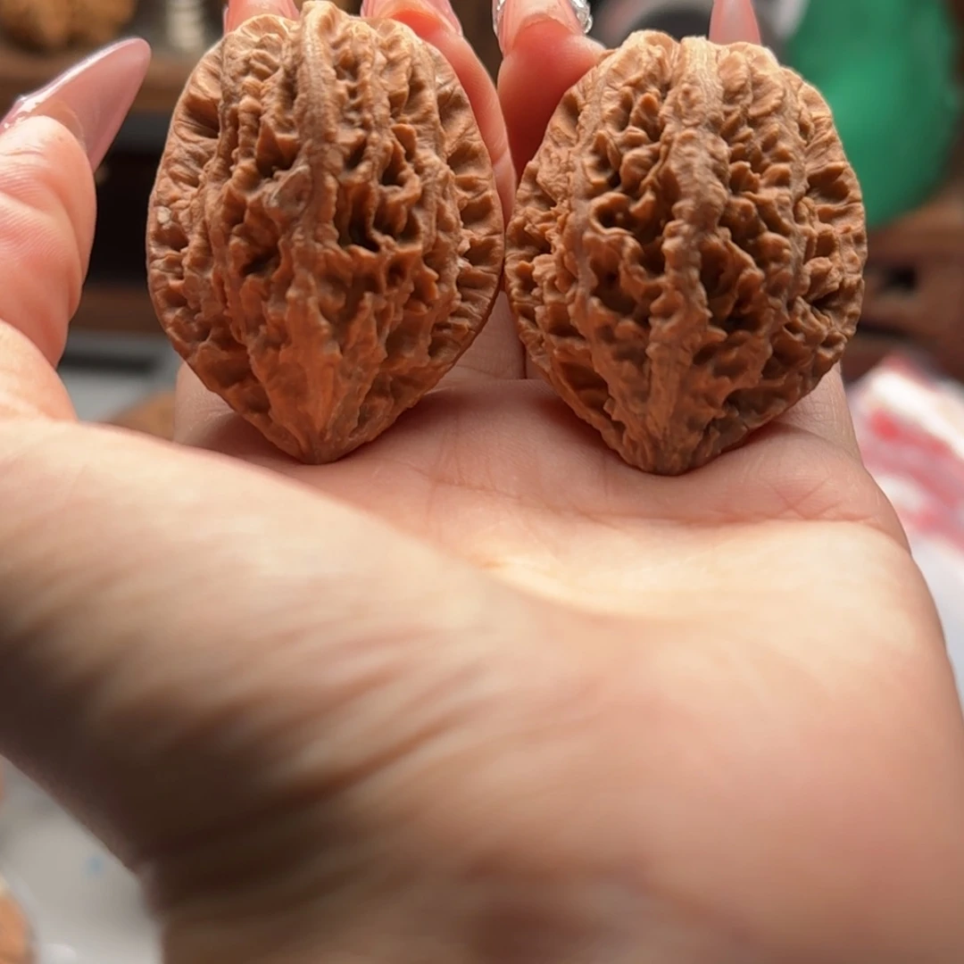 文玩核桃把件关东木子楸百核36花皮