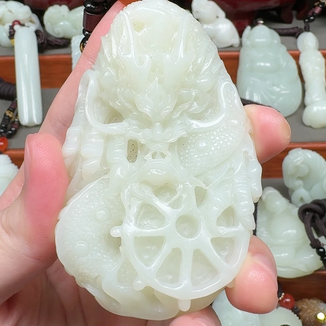 和田玉未镶嵌把件