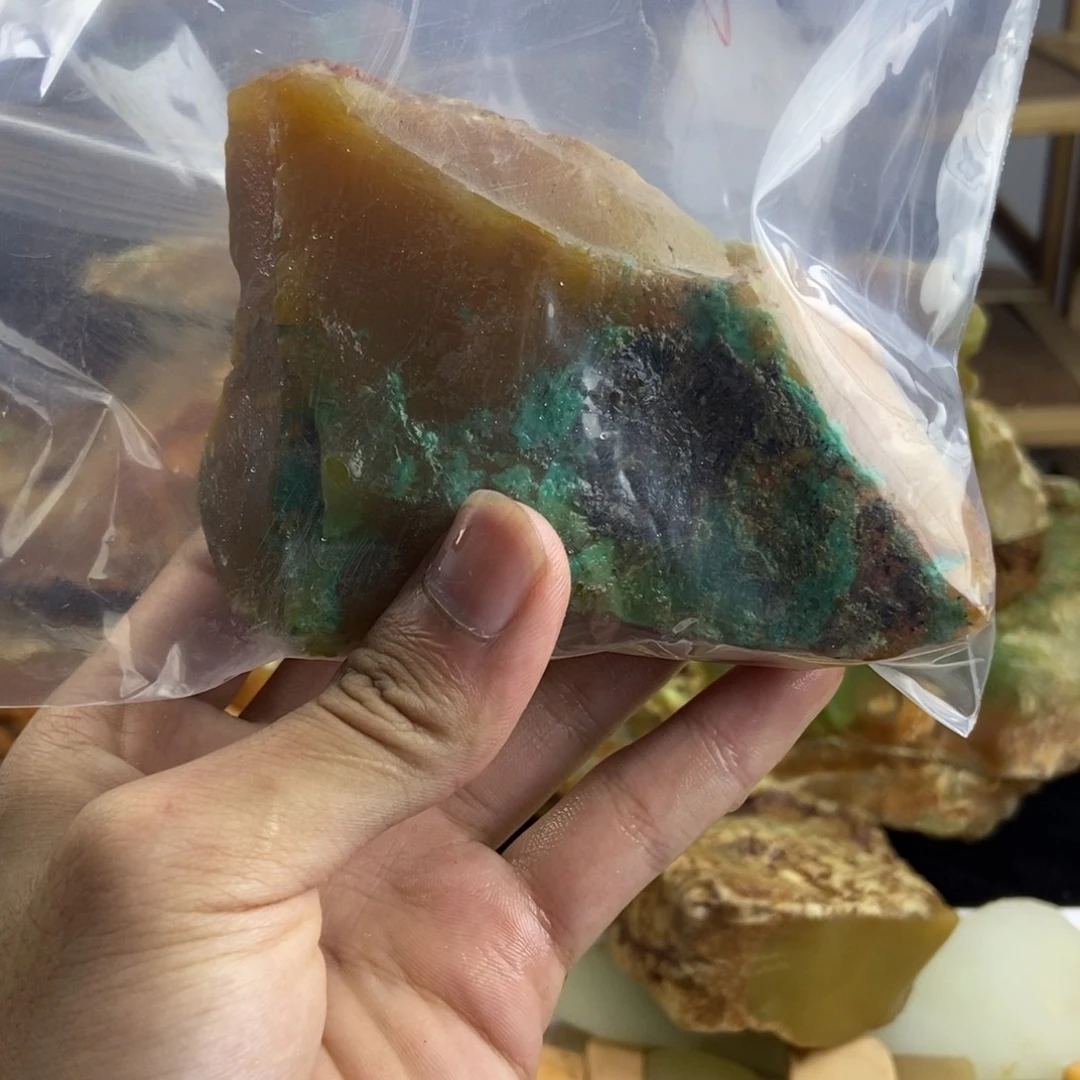 石英质玉（黄龙玉）未镶嵌珠宝奇石