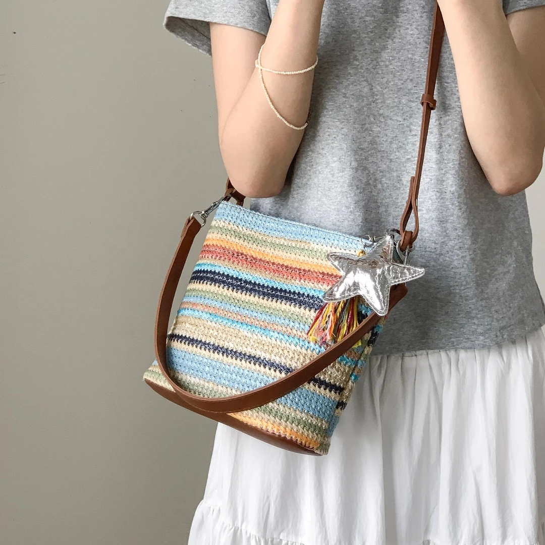 ins风草编包百搭单肩包海边度假斜挎包水桶包小众海边包包大容量