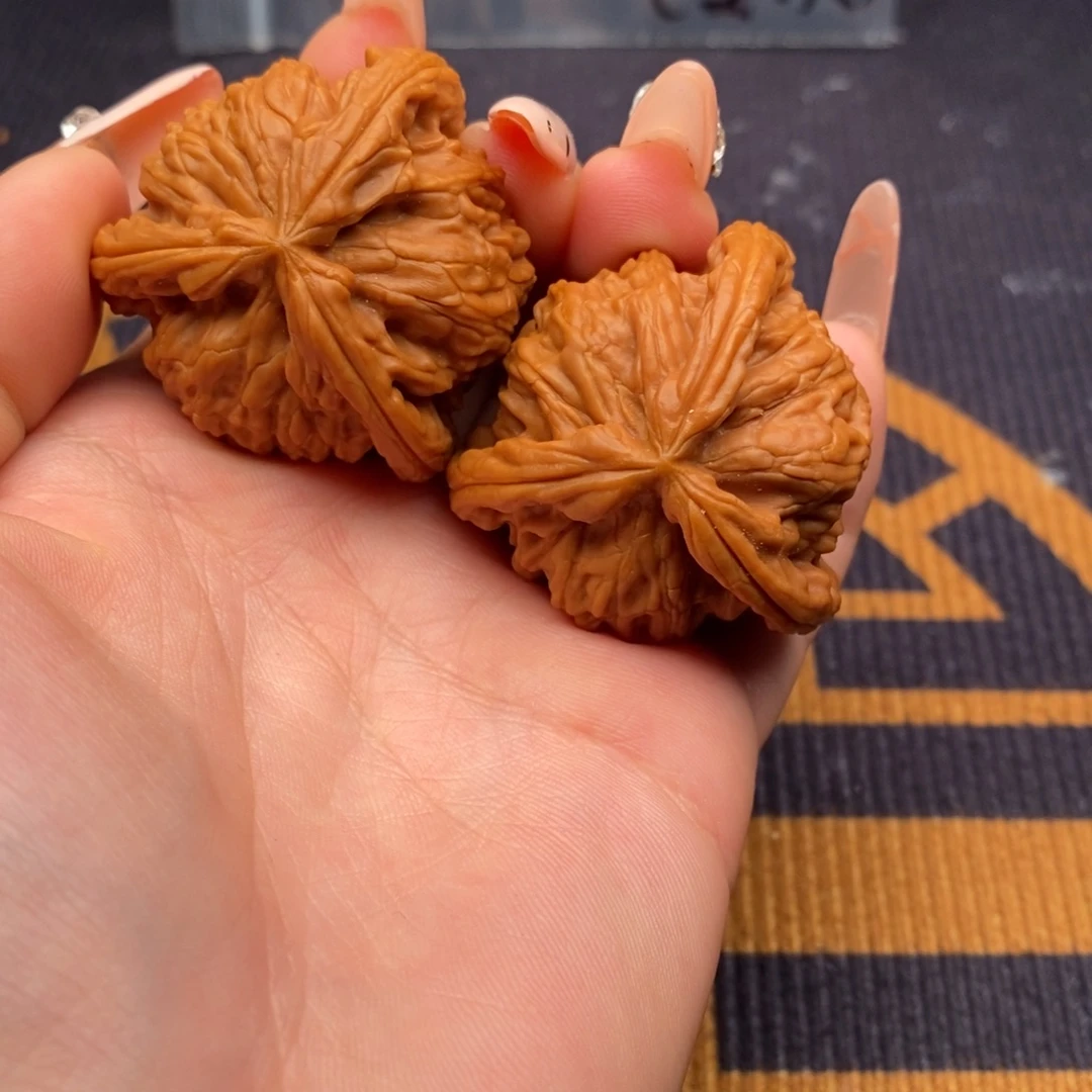 ****文玩核桃吊坠白狮子