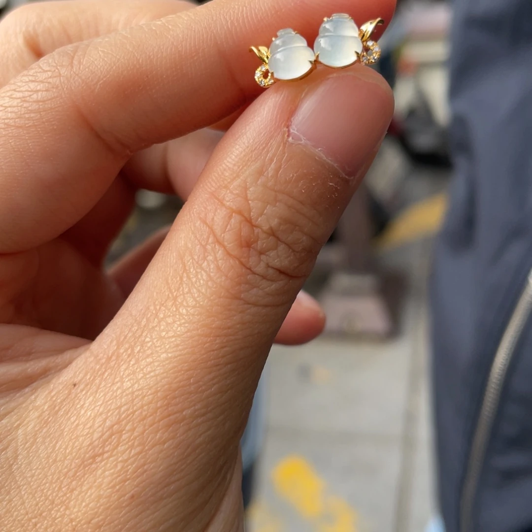 翡翠18K金镶嵌耳钉葫芦耳钉