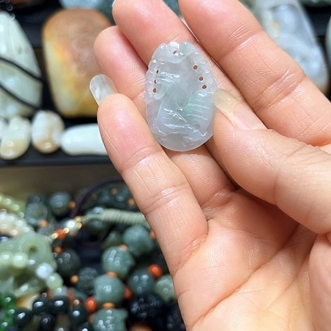翡翠未镶嵌颈饰挂件