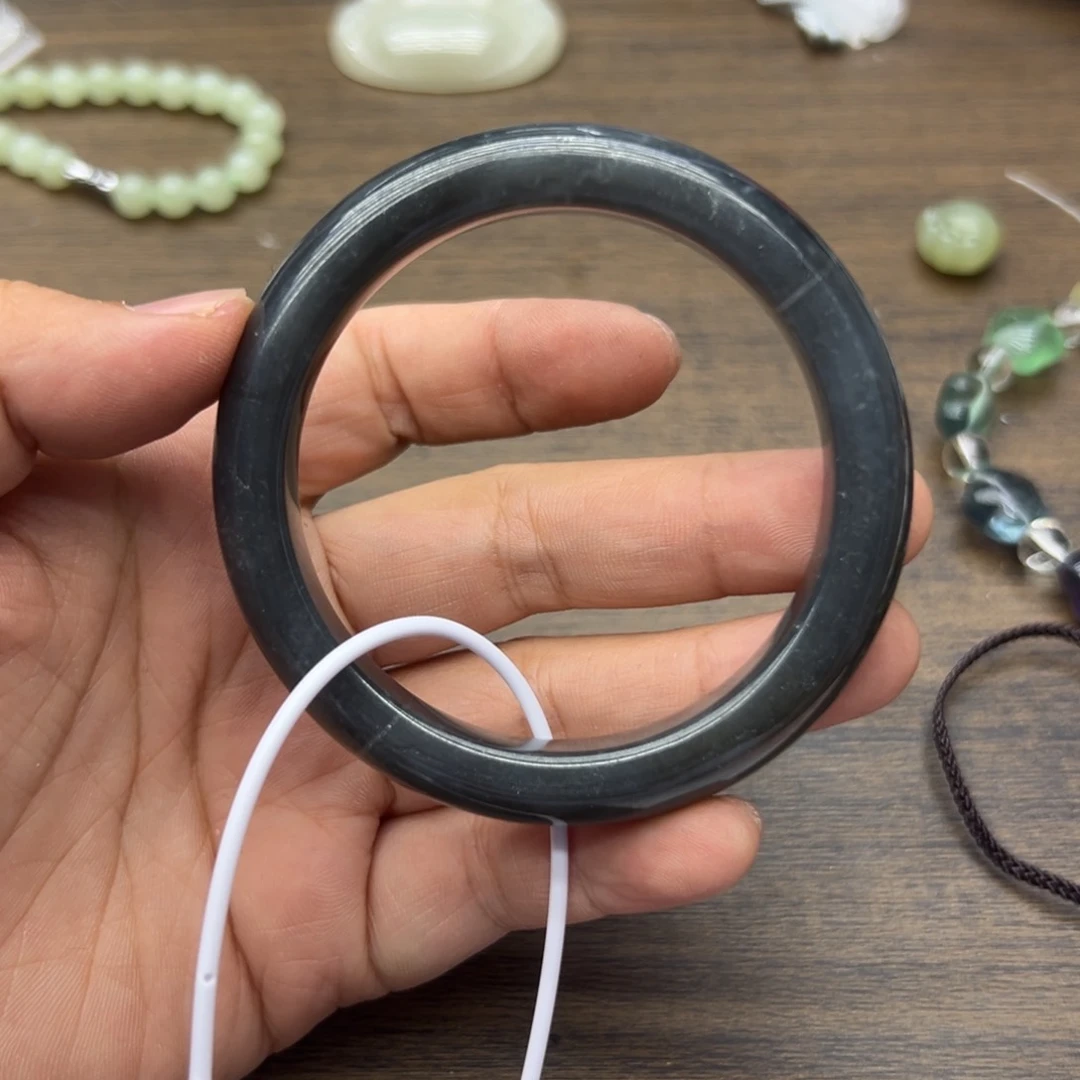 和田玉手镯未镶嵌56.7圈围979微瑕