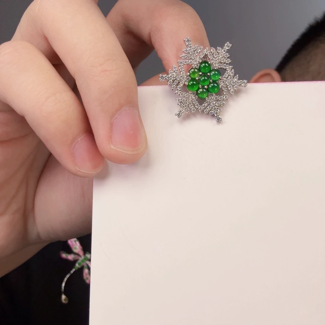 翡翠颈饰未镶嵌一件