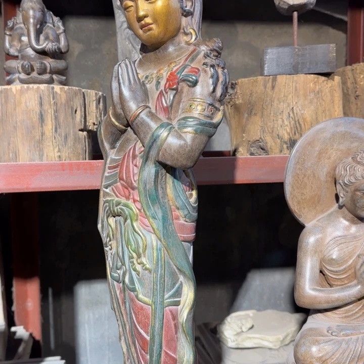 向***善砖雕茶室里的高端产品