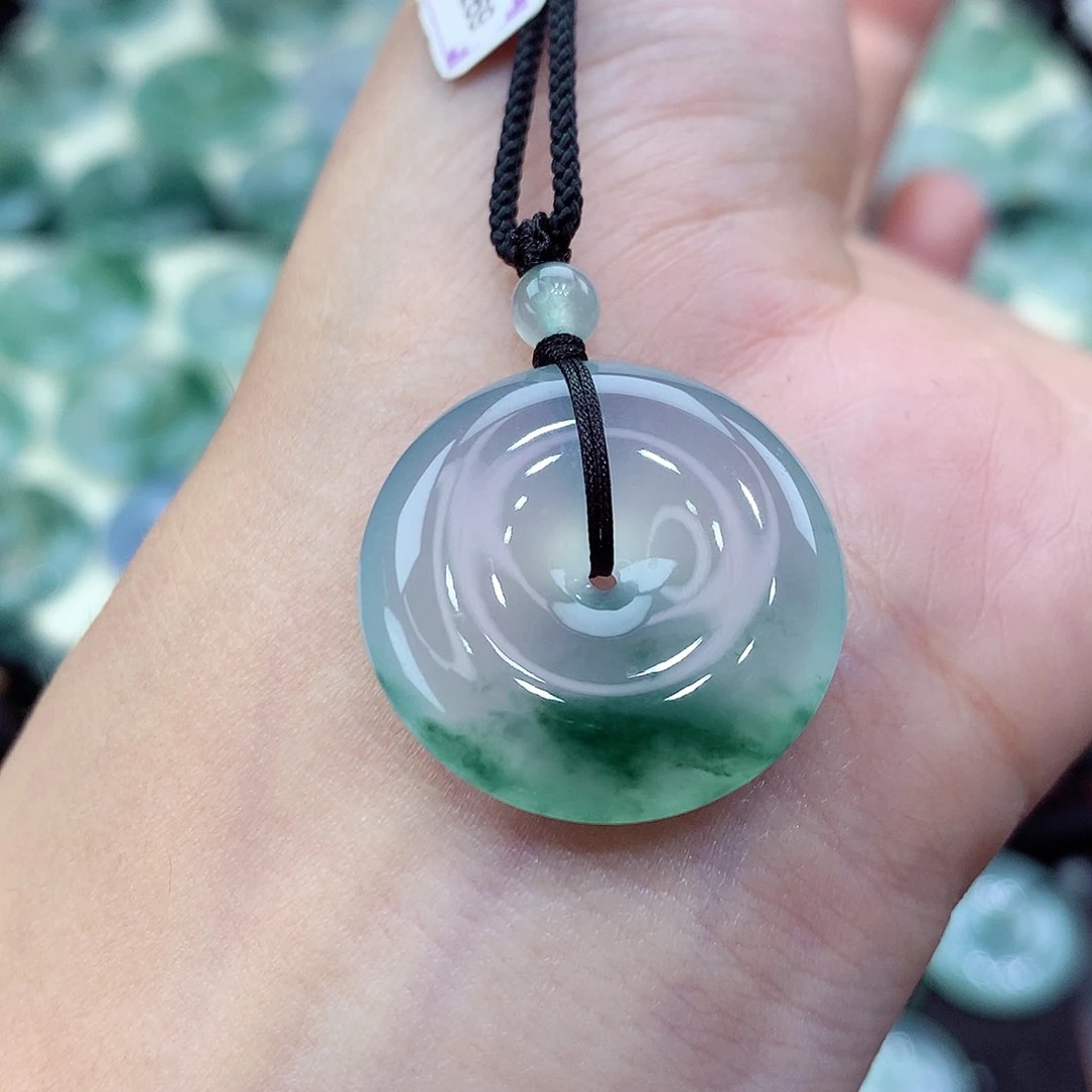 翡翠未镶嵌颈饰编号19。尺寸23.1-5.9