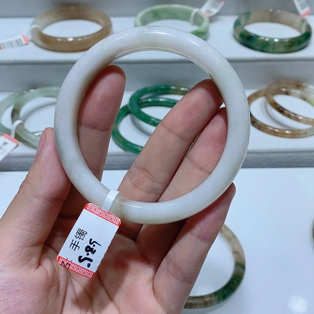 独山玉未镶嵌手镯