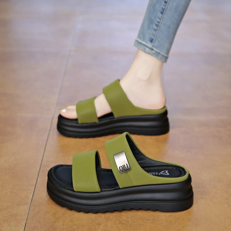 2025时尚中跟外穿平底休闲夏季厚底凉鞋外百搭软底高跟女鞋夏款