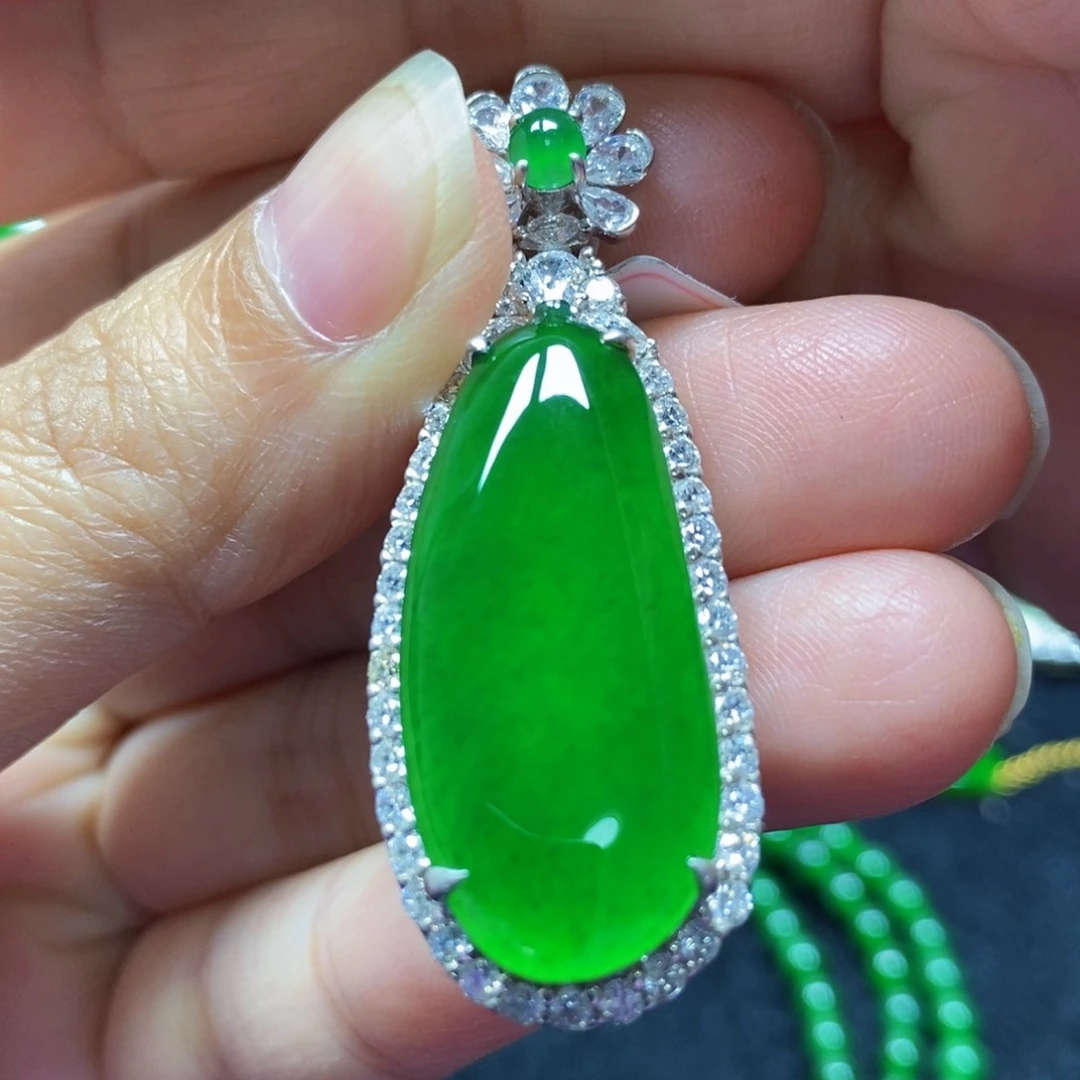 翡翠颈饰银S925镶嵌天然翡翠