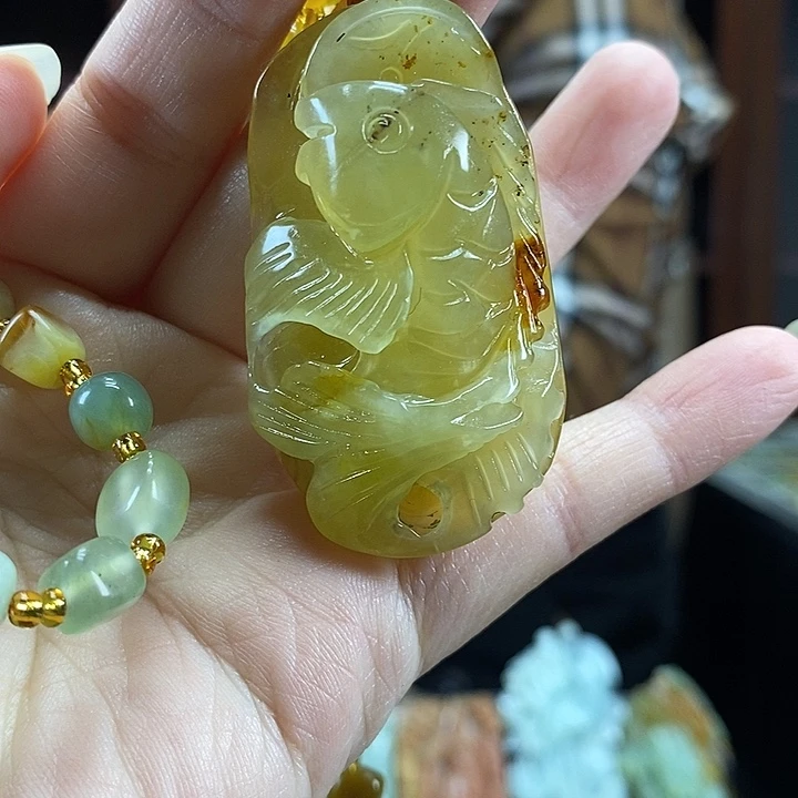 蛇纹石玉未镶嵌颈饰