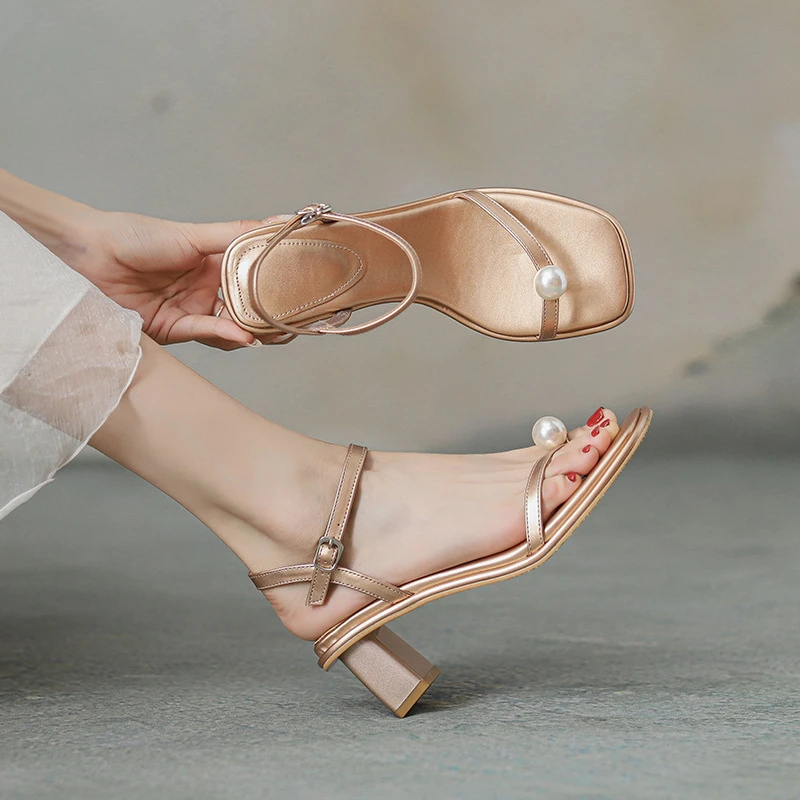 小码33一字带粗跟夹趾凉鞋女夏季百搭配裙子法式珍珠高跟鞋小增高