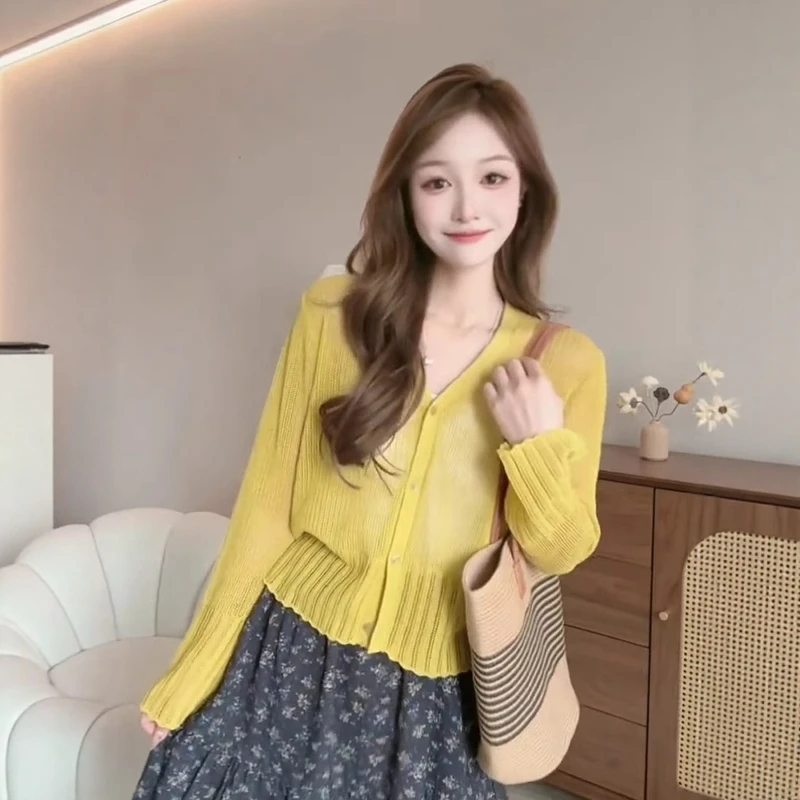 黄色v领冰丝针织防晒开衫女夏季百搭外搭薄纱小披肩上衣空调罩衫