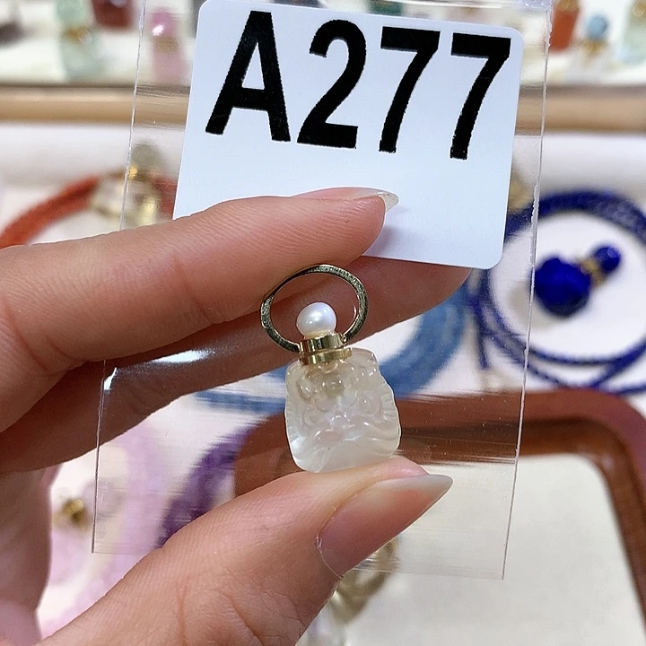 水晶香水瓶未镶嵌好**圆