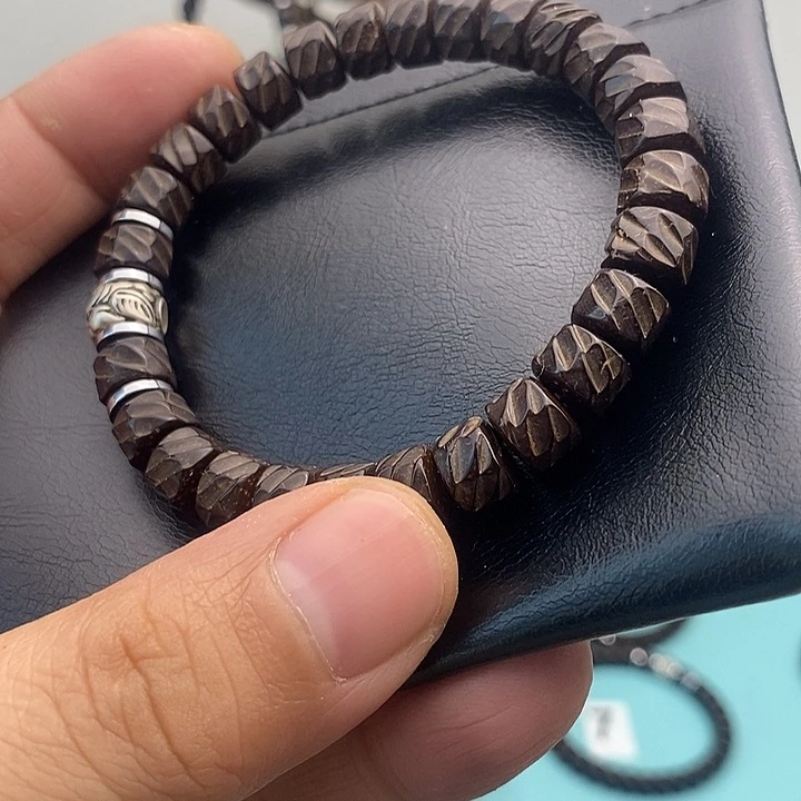 椰蒂手串97龙鳞搭配吞金兽