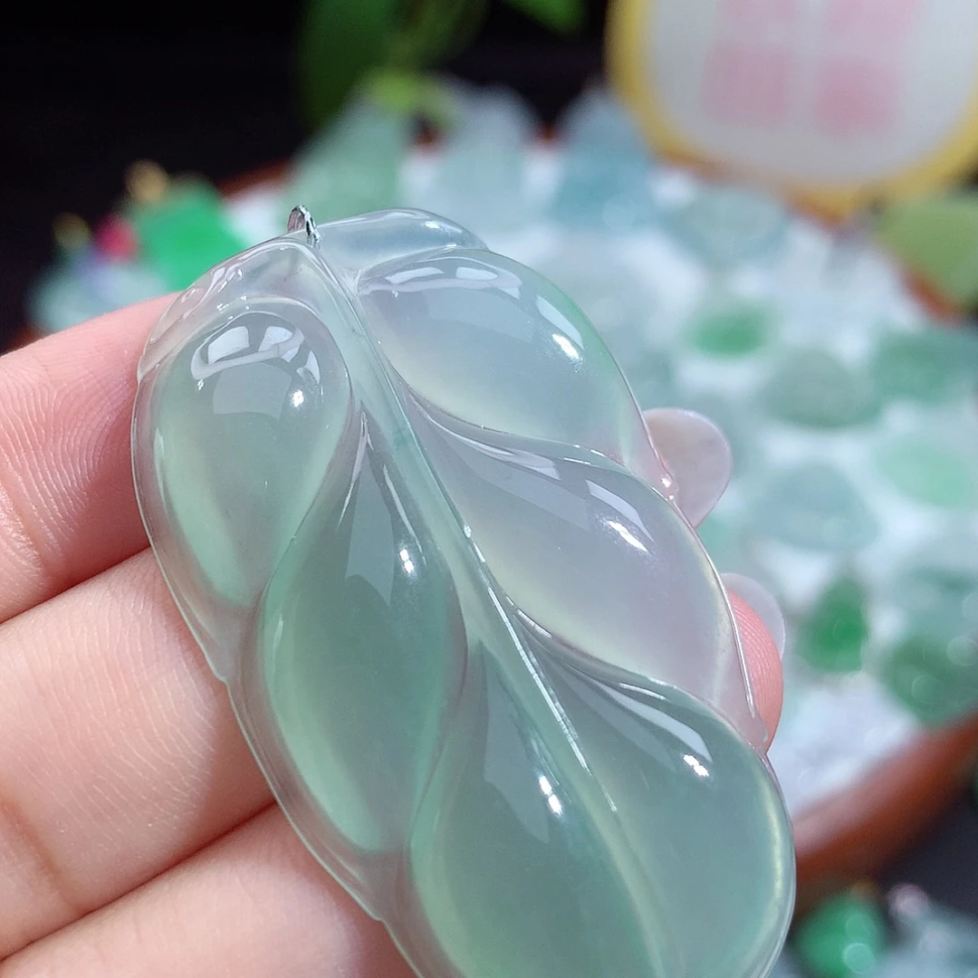 翡翠未镶嵌颈饰叶子
