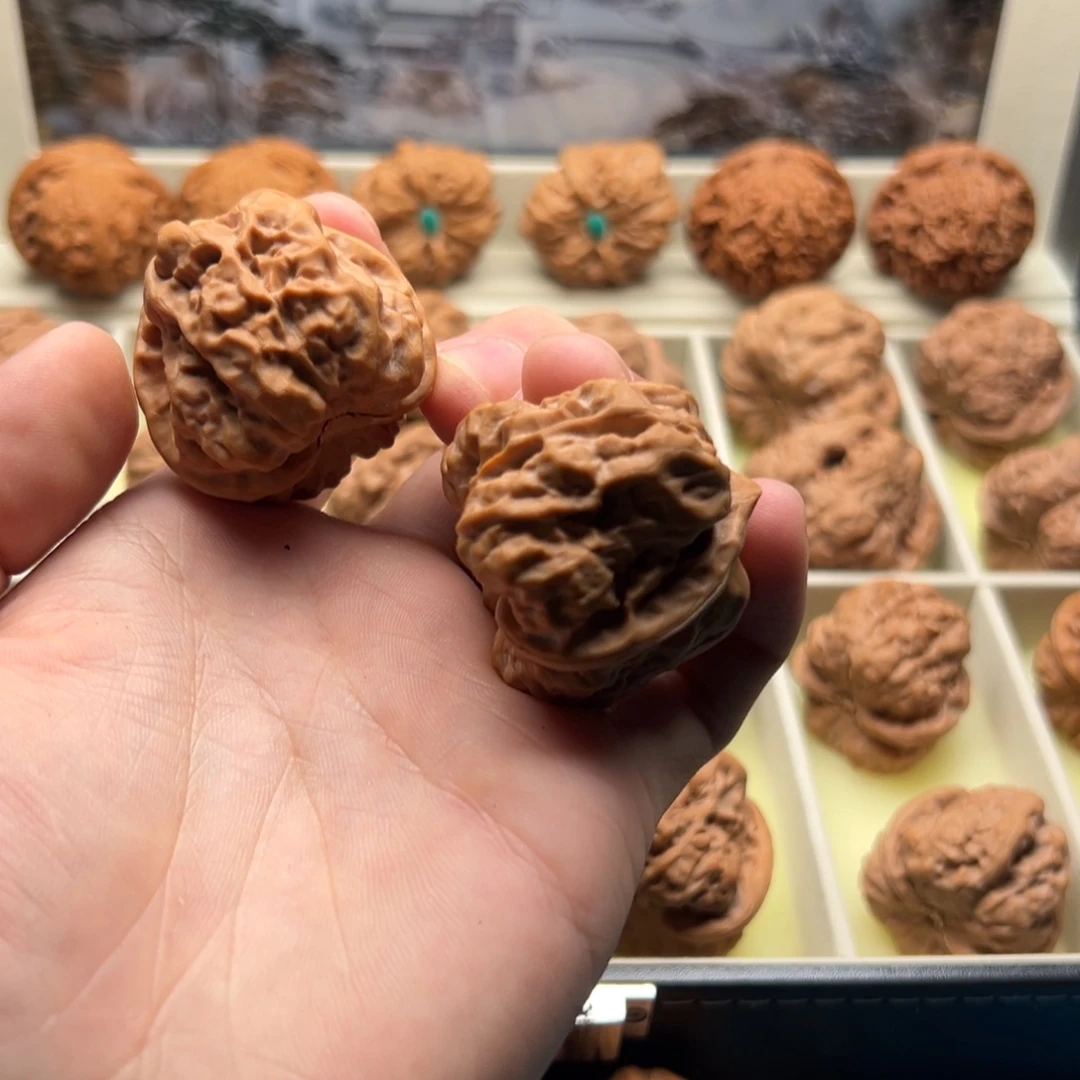 刘***酥吊坠文玩核桃暴力肌肉