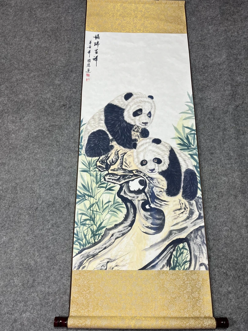 《福瑞呈祥 .熊猫》 宽45高140 国画