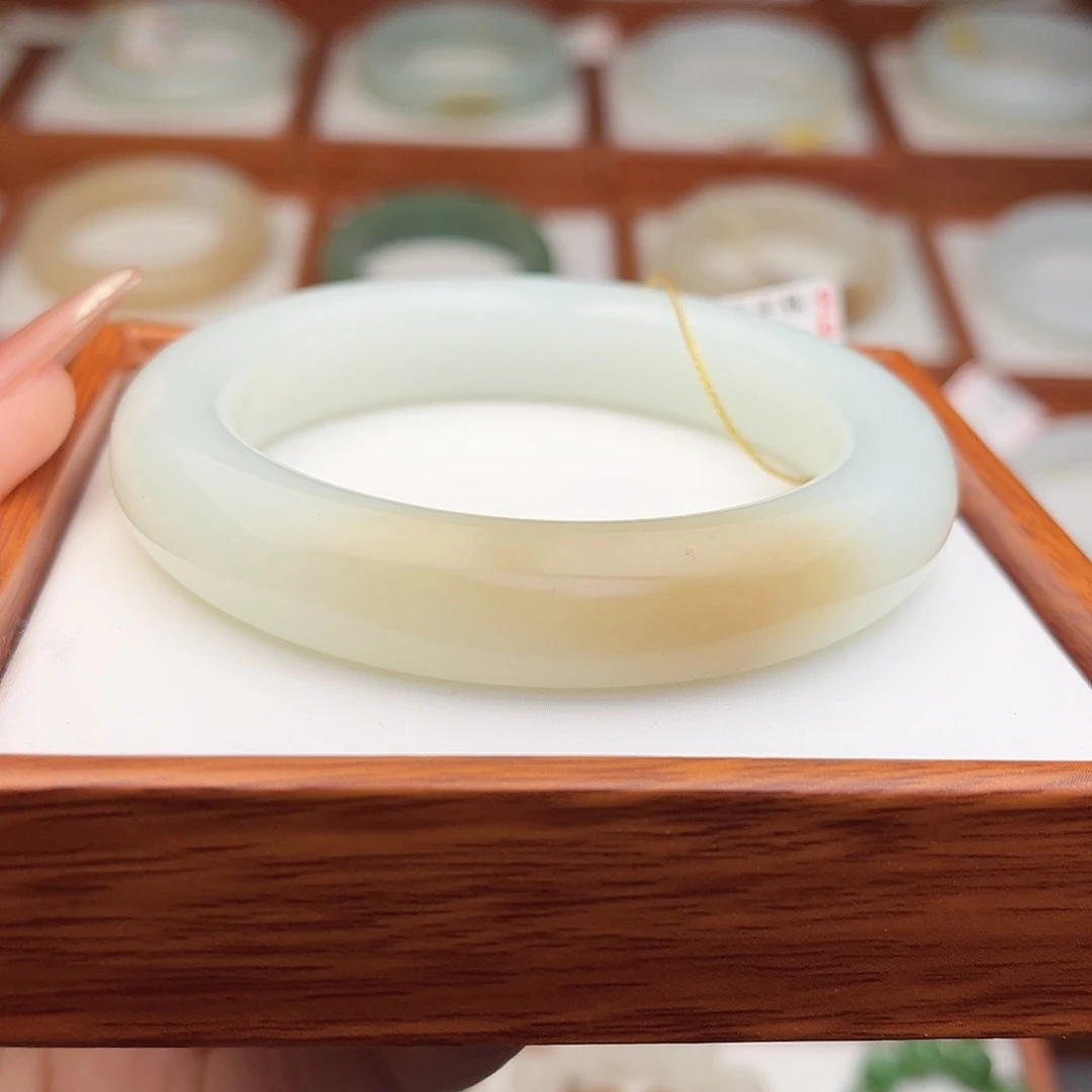 和田玉未镶嵌手镯57