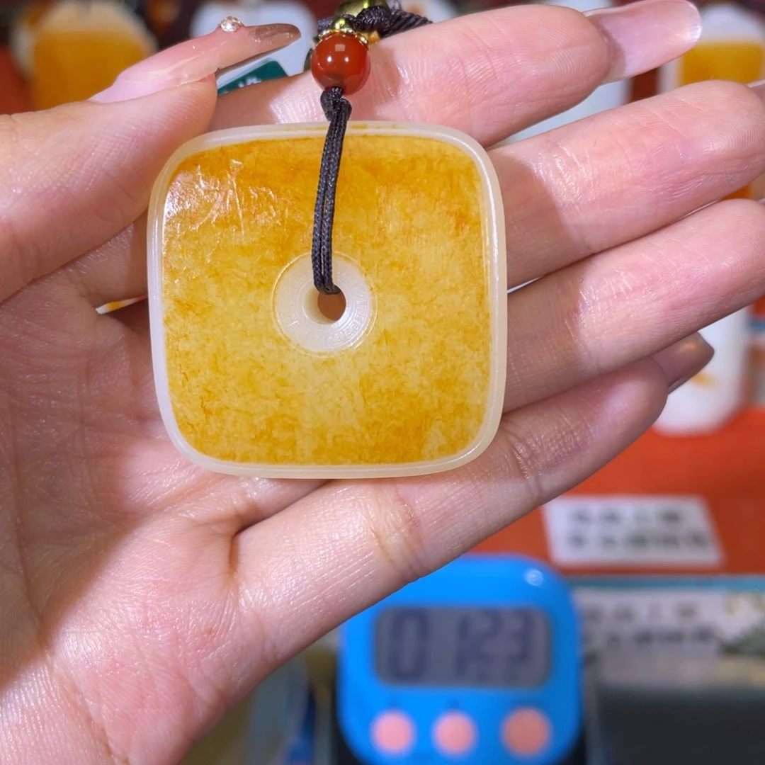 江***。和田玉未镶嵌挂件