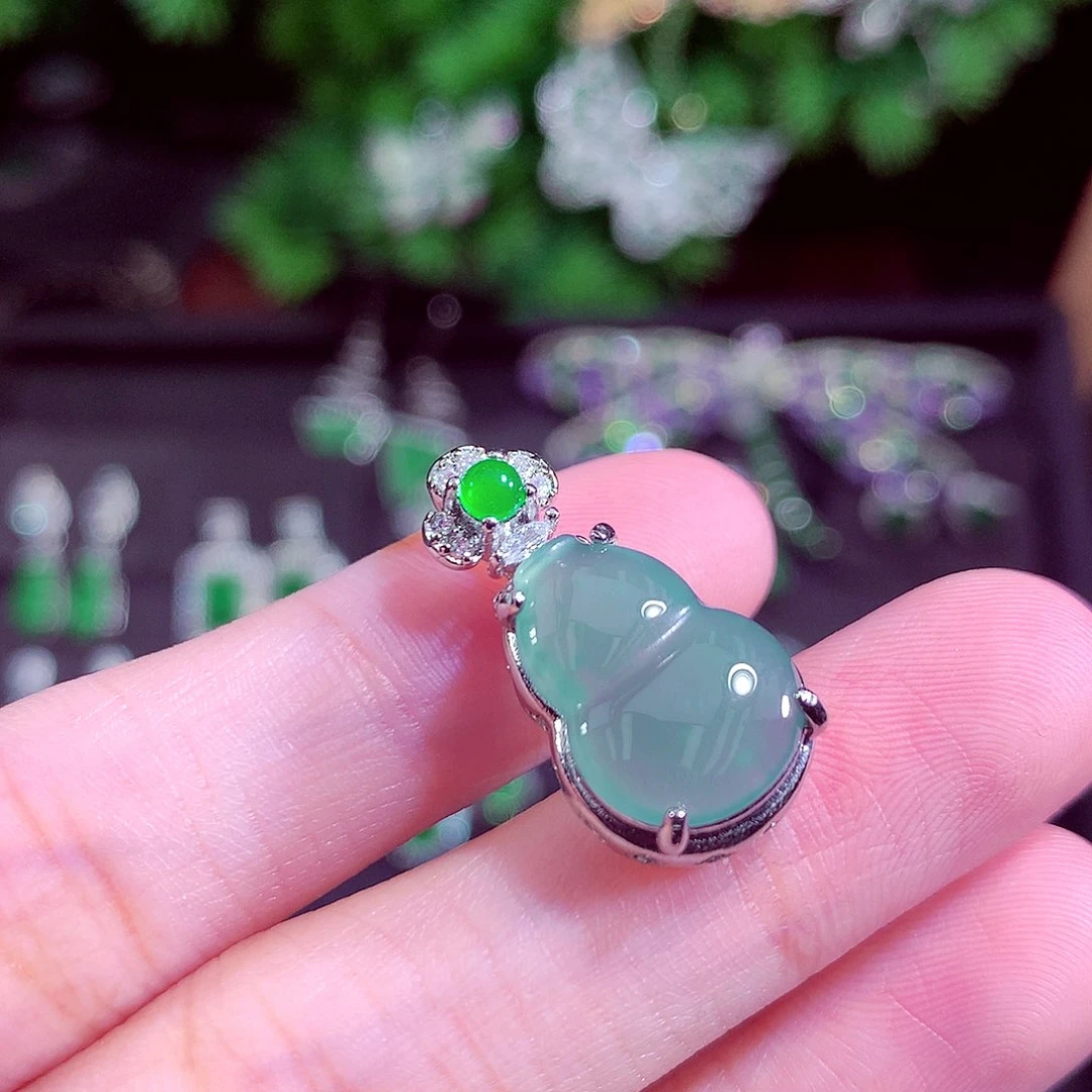 颈饰未镶嵌翡翠天然