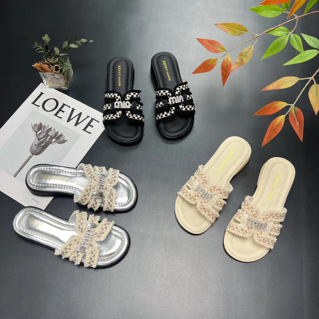 小香风软底拖鞋女2025夏季新款法式配裙子水钻一字拖外穿沙滩凉拖