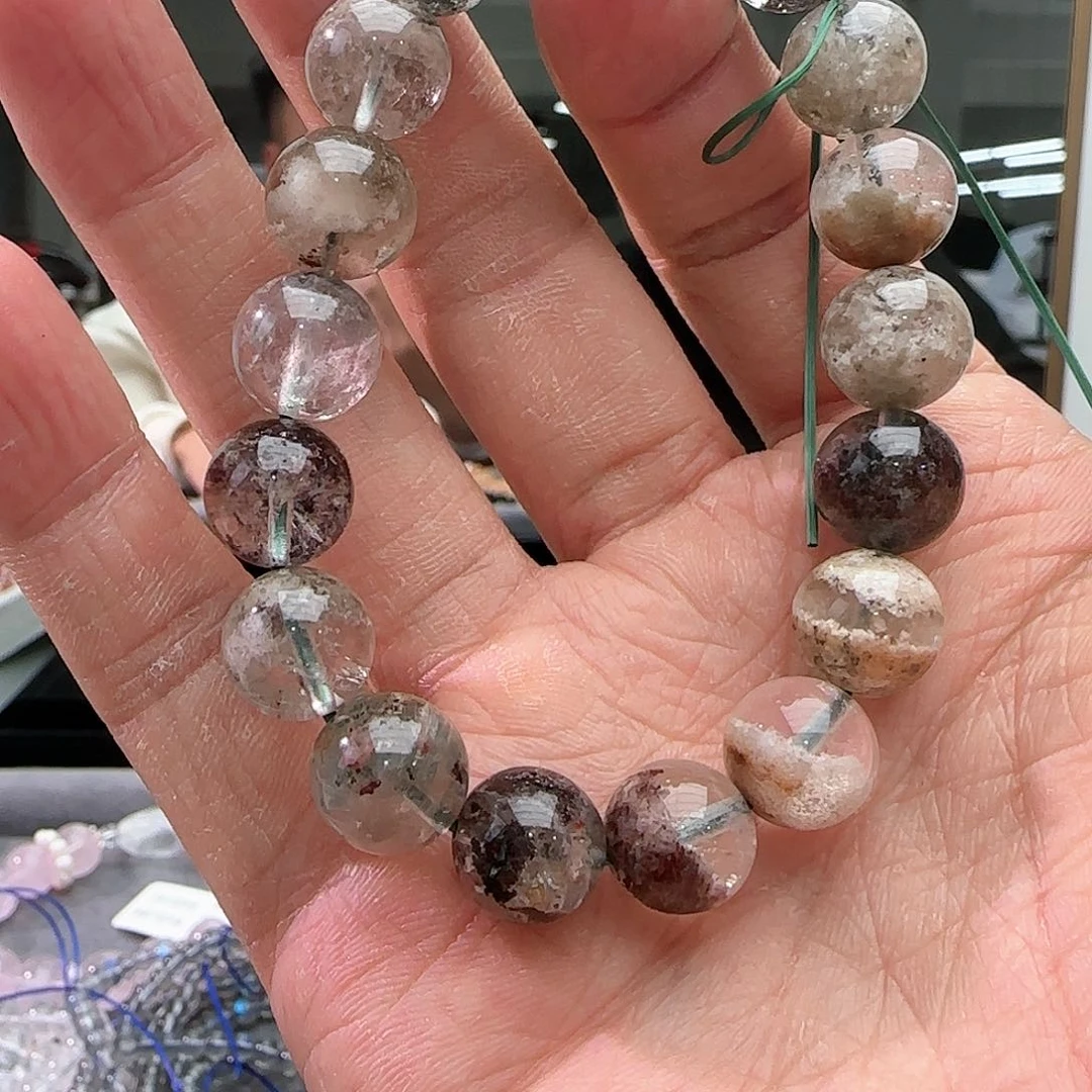 水晶手链未镶嵌是***吖幽灵