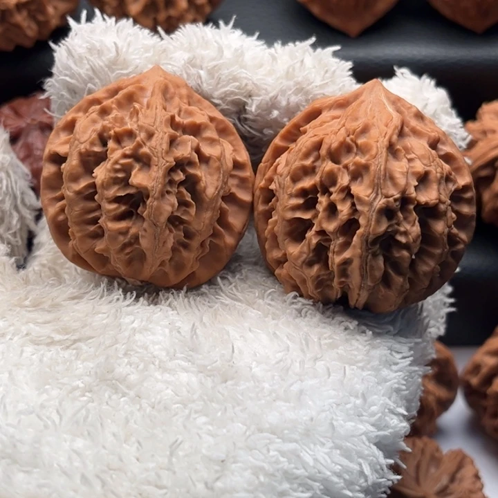 Z***伦文玩核桃把件通天纹