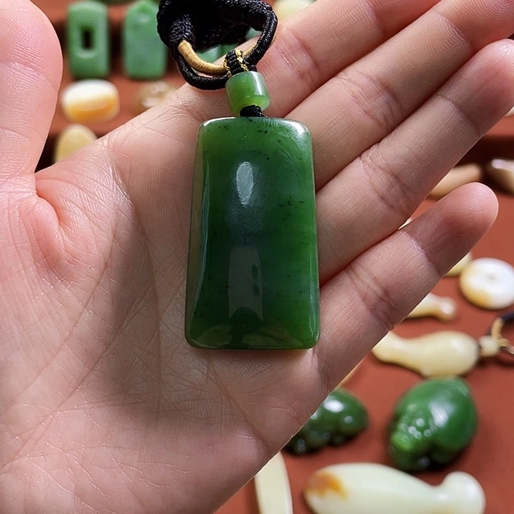 喜***洋和田玉未镶嵌颈饰