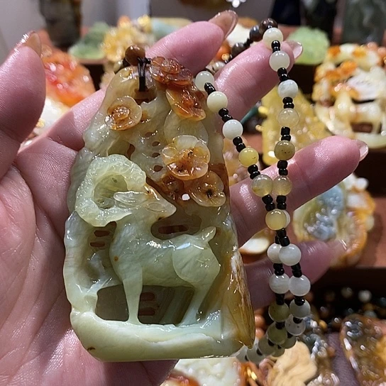 蛇纹石玉未镶嵌颈饰