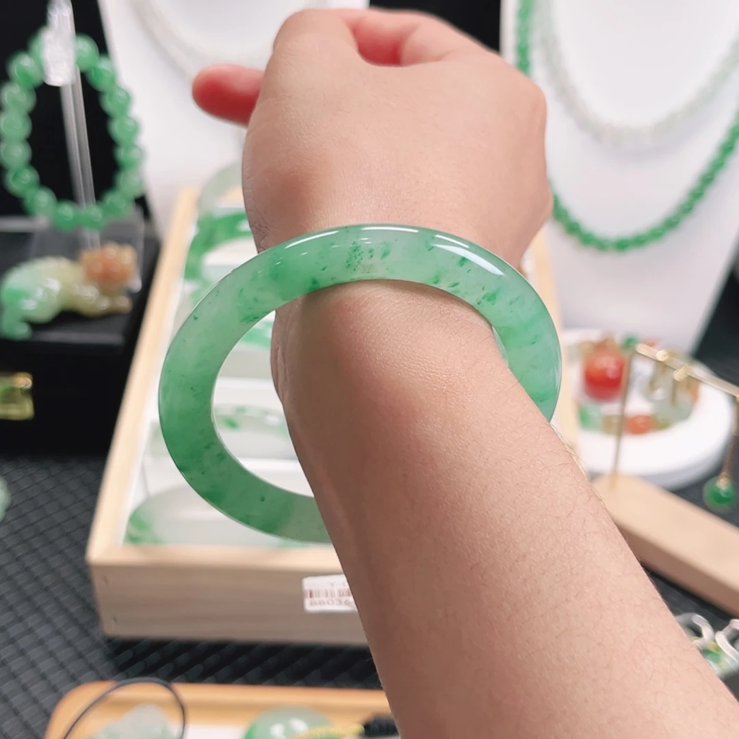 石英质玉未镶嵌手镯（圆镯）56圆条