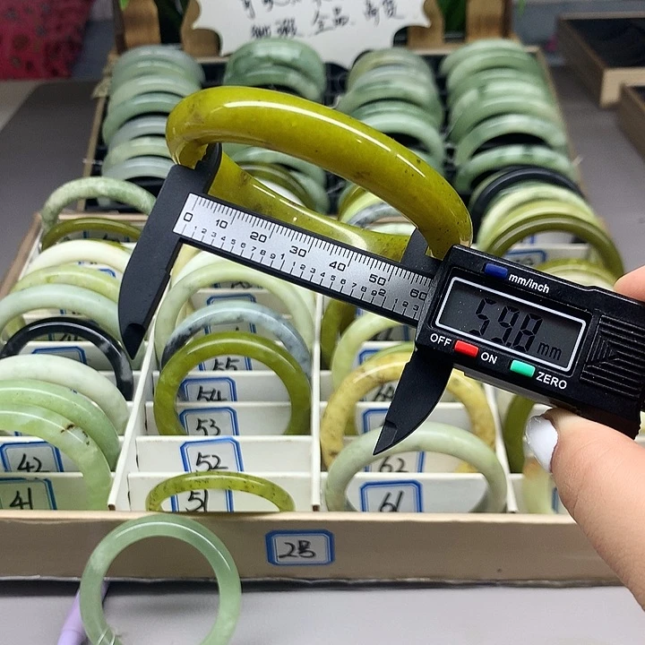 未镶嵌蛇纹石玉手镯51